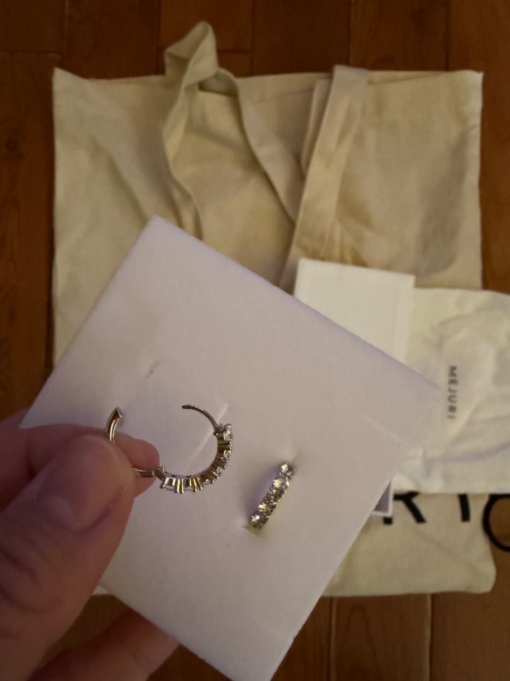 Mejuri LAB GROWN SAPPHIRE SMALL HOOPS - Picture 3 of 9